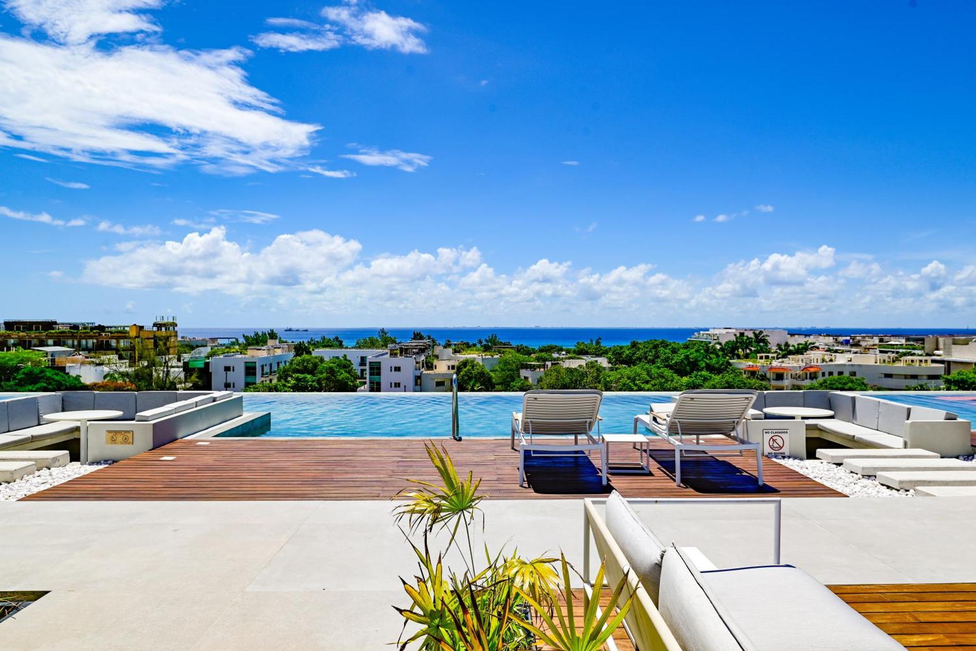 Aloft Playa Del Carmen Hotell Eksteriør bilde Rooftop pool at the Ritz-Carlton, Dorado Beach, Puerto Rico