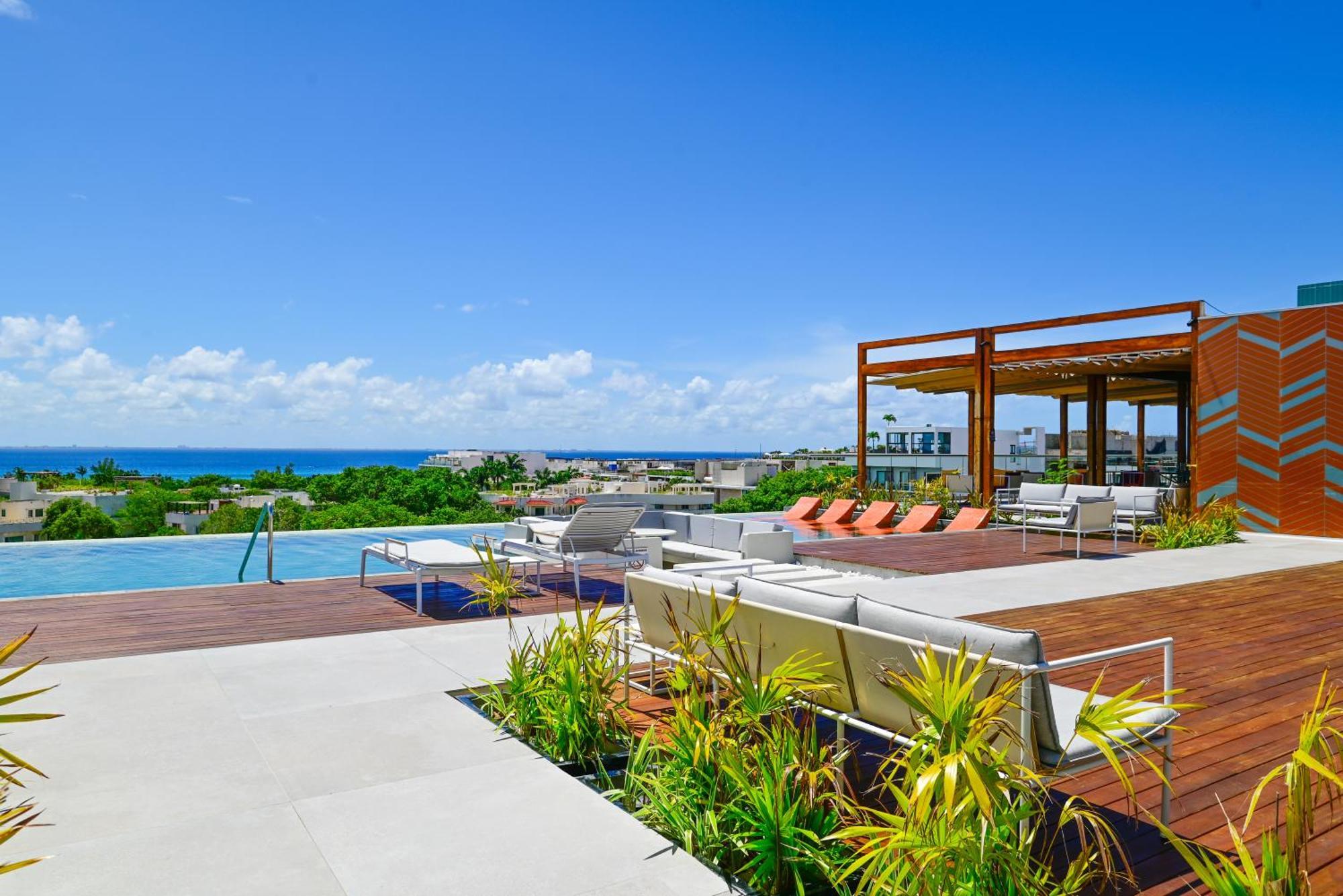 Aloft Playa Del Carmen Hotell Eksteriør bilde Rooftop pool at the Grand at Moon Palace