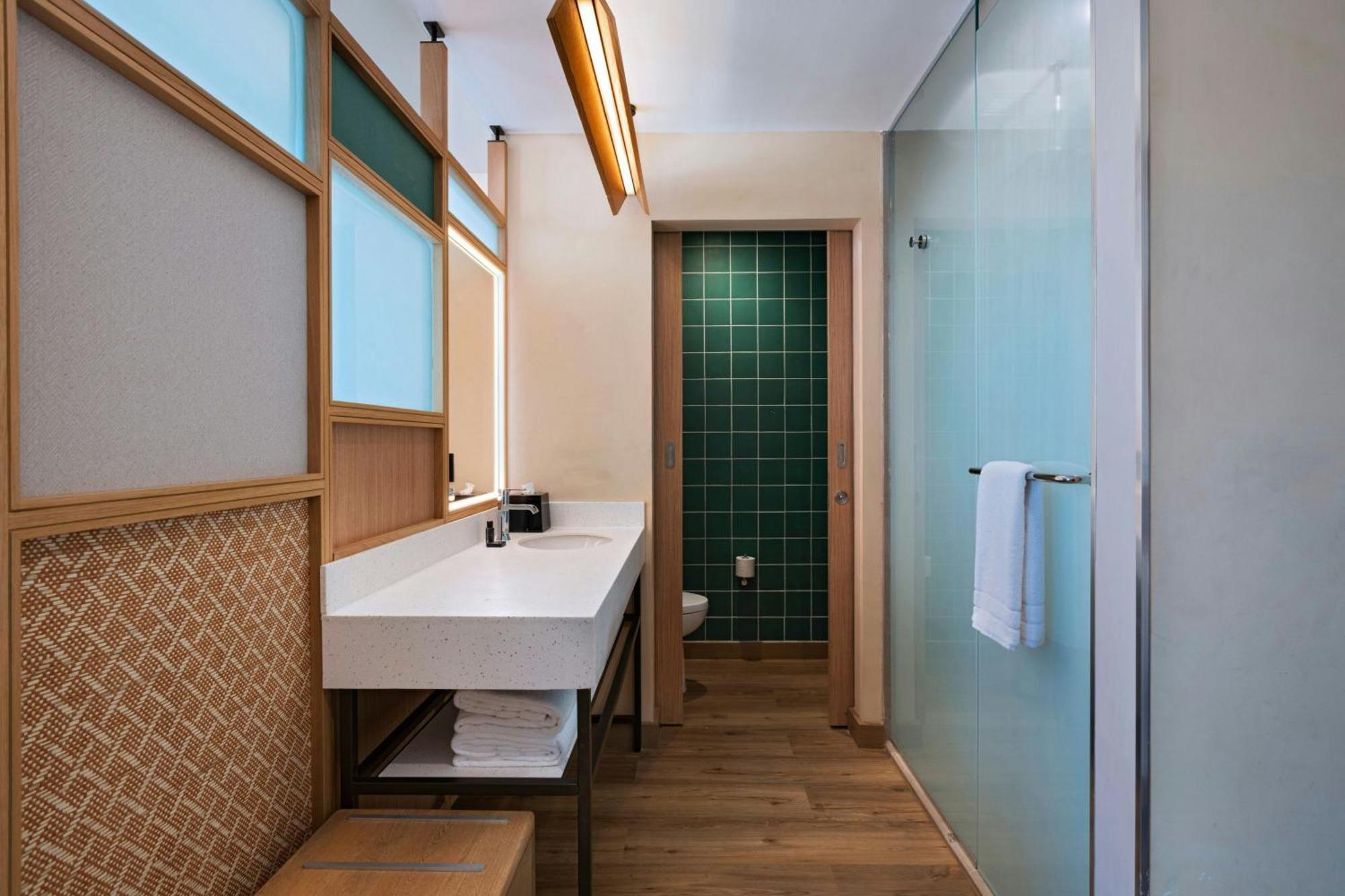 Aloft Playa Del Carmen Hotell Eksteriør bilde Bathroom
